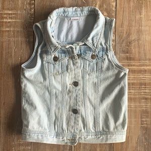 Sleeveless denim jacket